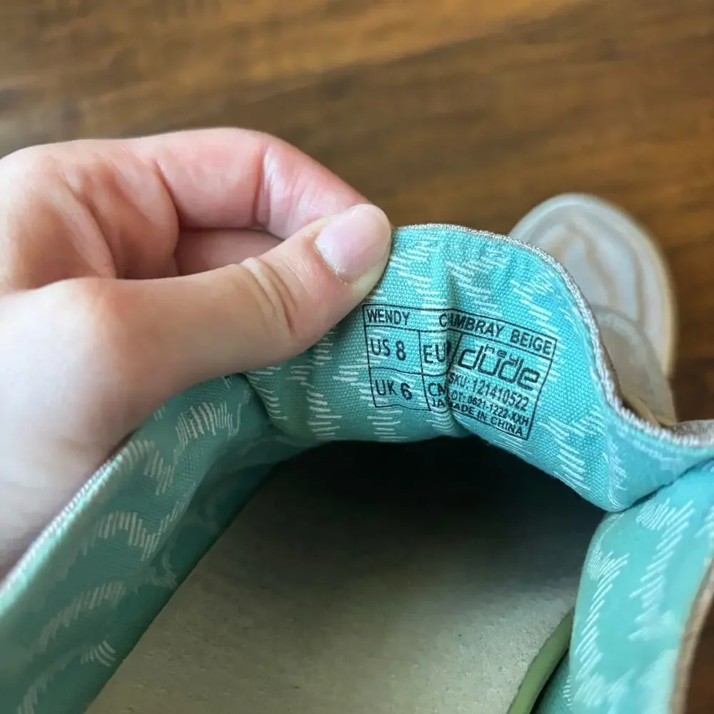 Hey Dude Women’s Wendy Sox Boat Shoes Sz 8 Chambray Beige Slip On